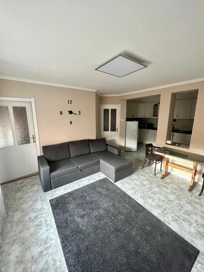 Voeroesmarty Deluxe Vendeghaz Apartment Kaposvar Exterior photo