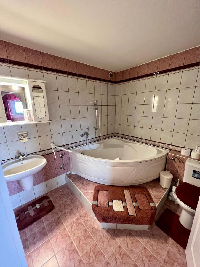 Voeroesmarty Deluxe Vendeghaz Apartment Kaposvar Exterior photo