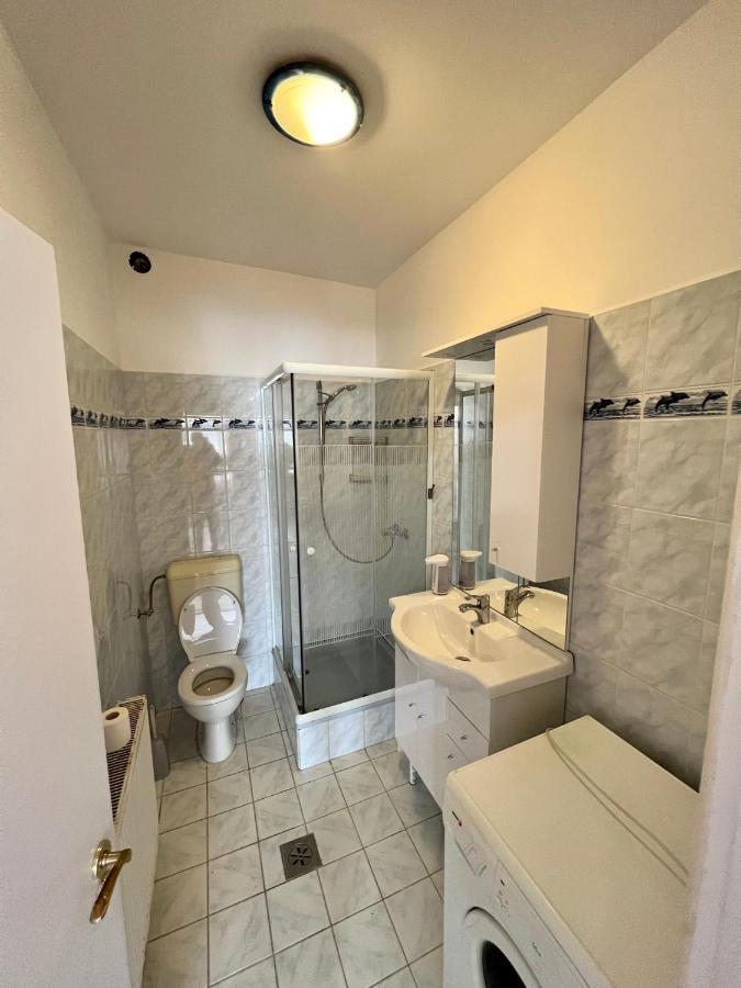 Voeroesmarty Deluxe Vendeghaz Apartment Kaposvar Exterior photo