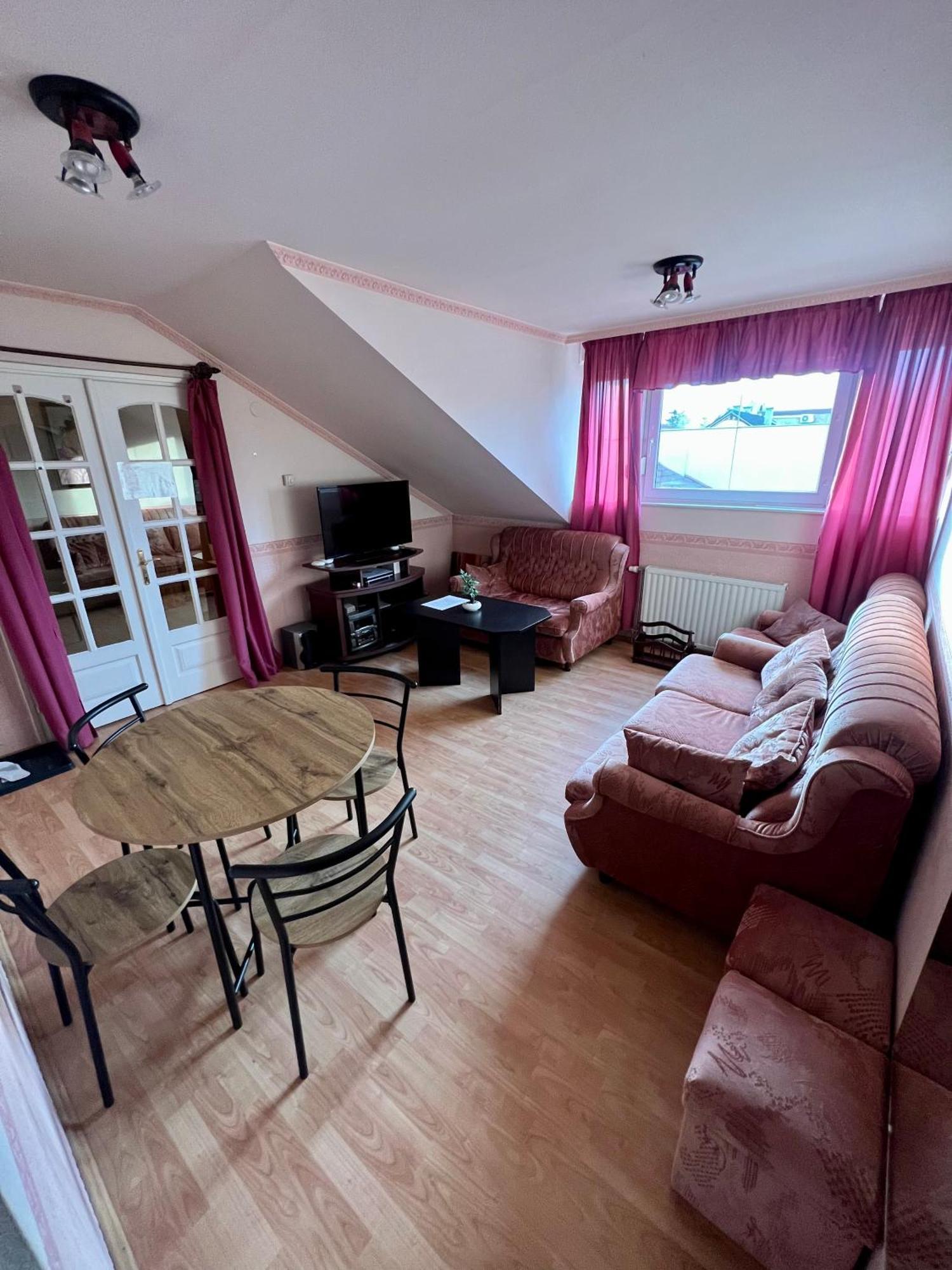 Voeroesmarty Deluxe Vendeghaz Apartment Kaposvar Exterior photo
